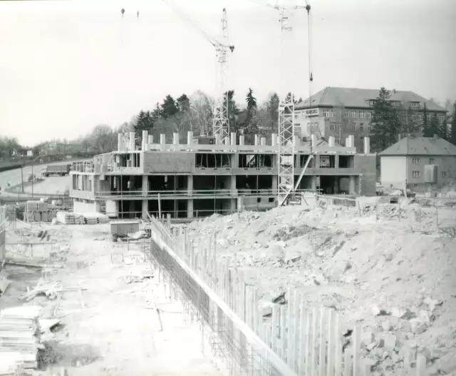 Hotel Rekrea na počátku výstavby.