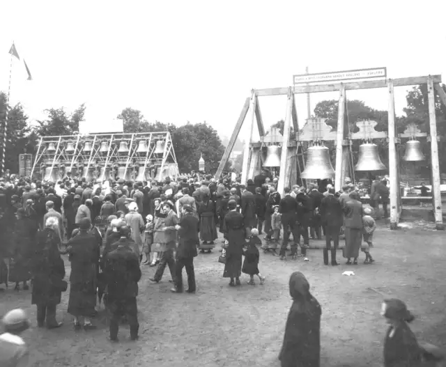 Expozice zvonařských firem na Krajinské výstavě v Pelhřimově 1926.