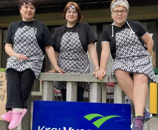 Jako vedoucí a kuchtík při šachovém soustředění. Na snímku uprostřed.