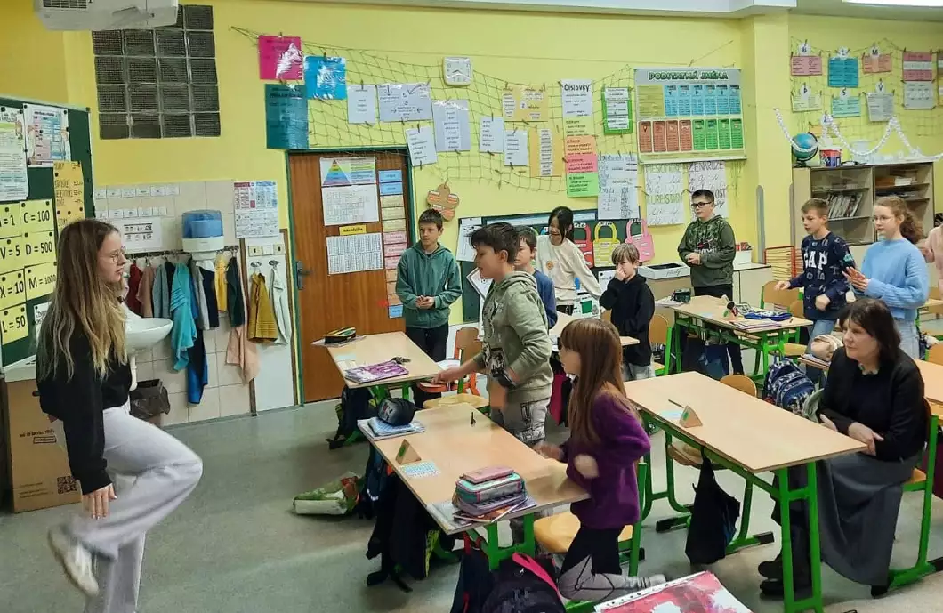 Zahraniční dobrovolníci pomohli s výukou angličtiny