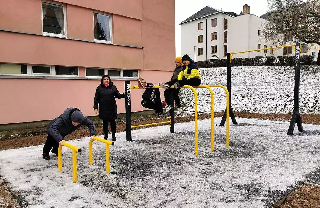 Workoutové hřiště zlepšilo veřejný prostor sídliště