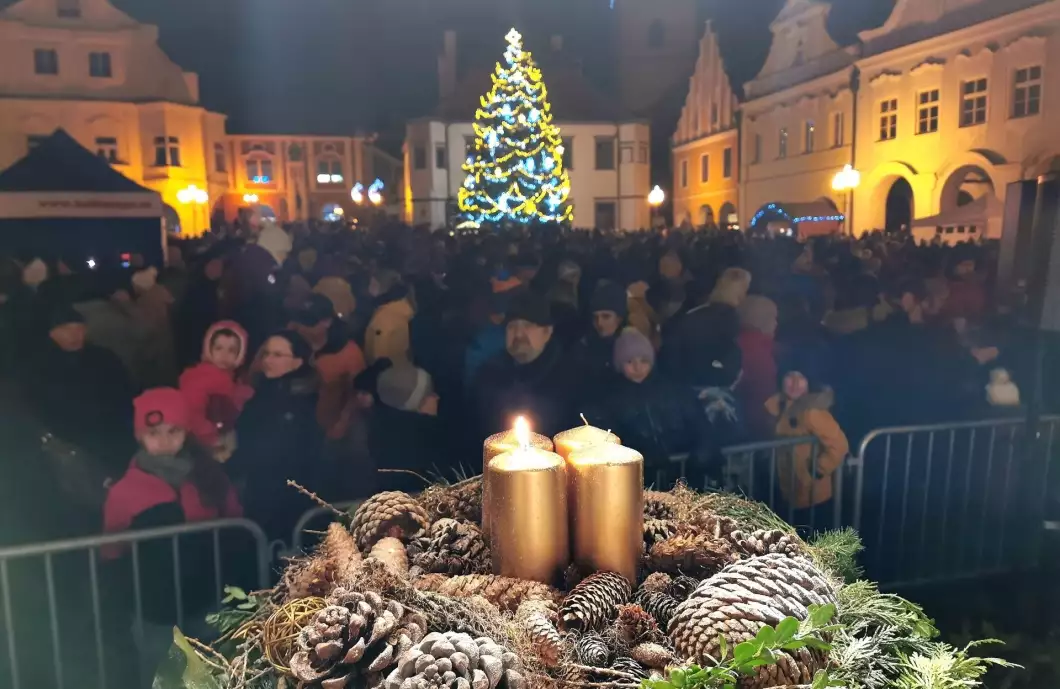 Pomozte získat titul nejkrásnější rozsvícený vánoční strom