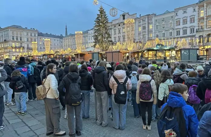 Děti si prohlédly předvánoční Steyr a Linec