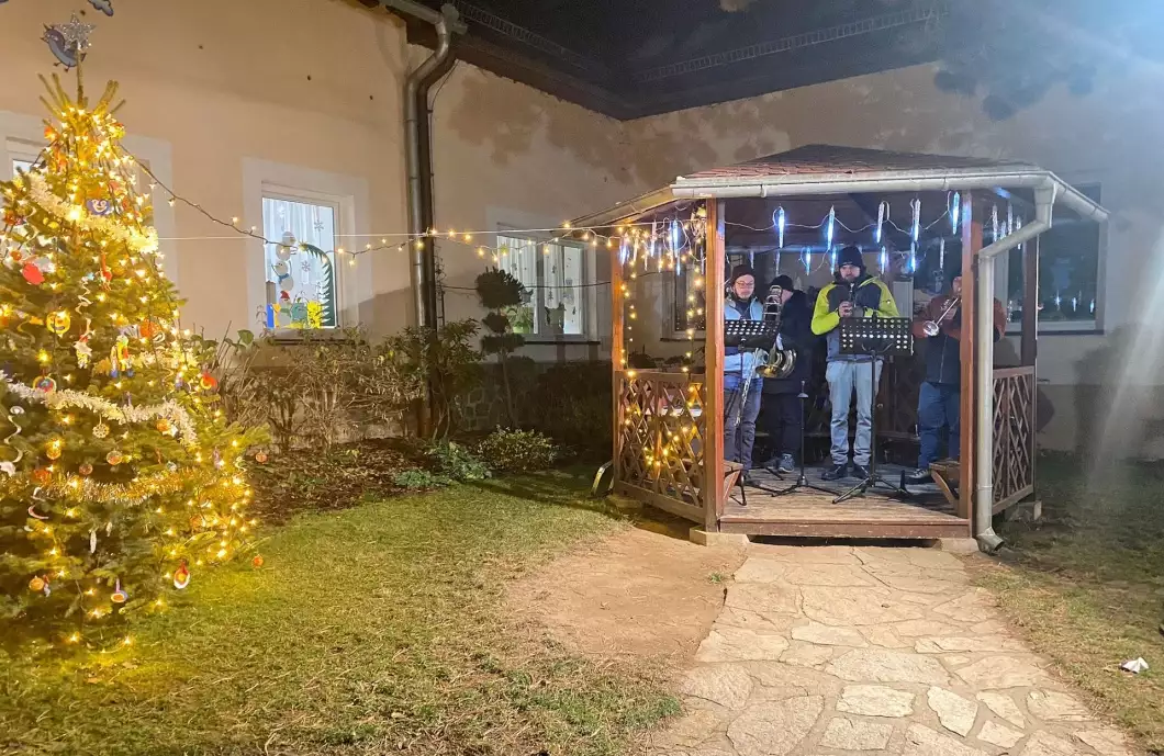 Přivítání adventu a rozsvícení stromečku v MŠ Pod Náspem