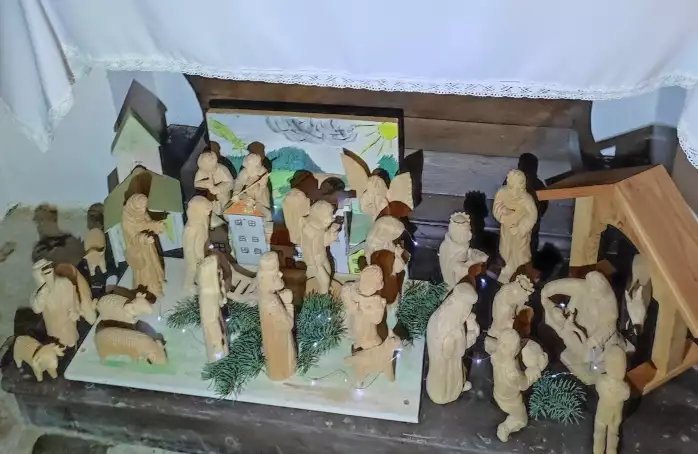V Radětíně místní potěšil ručně vyřezávaný betlém