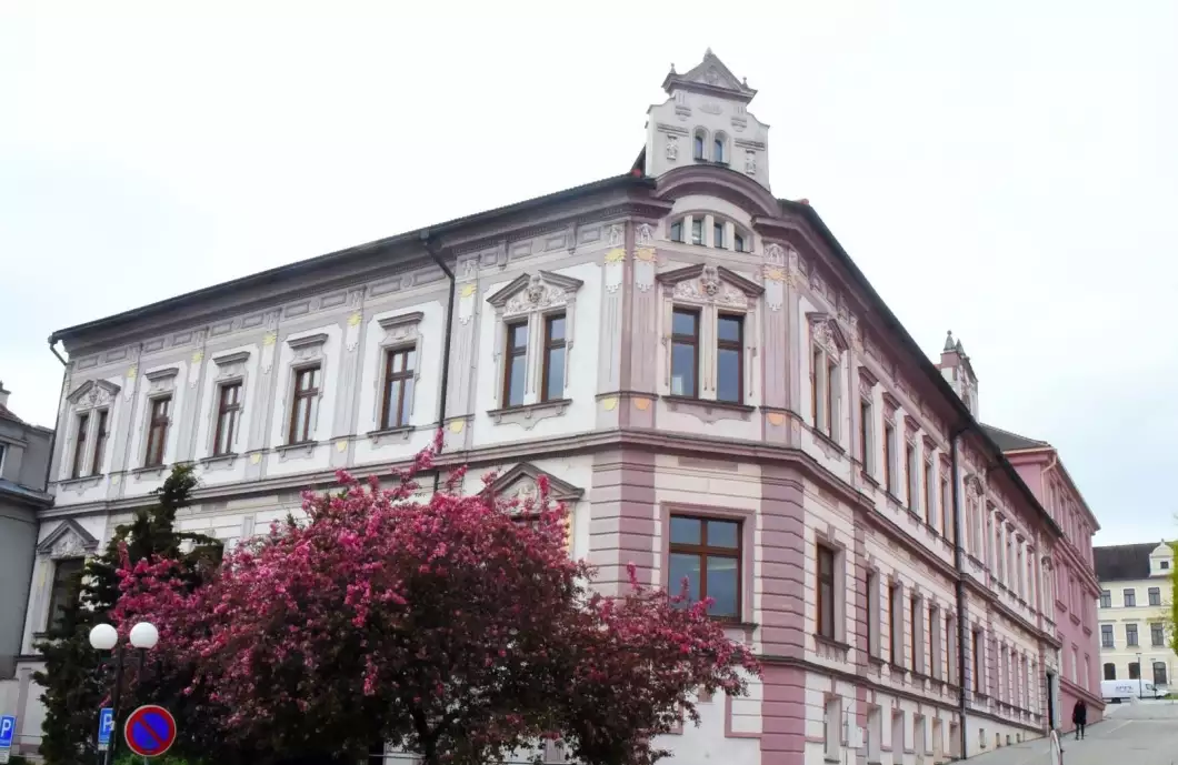 Studovat jde v každém věku. Využijte nabídku knihovny