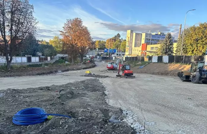 Stavba parkoviště u Bělé pokračuje – město hlásí výrazný pokrok