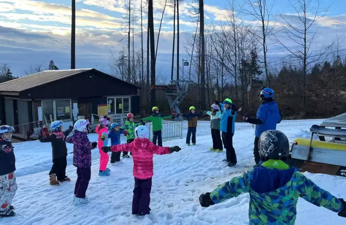 Počasí lyžařům přeje. Oddíl zahájil tréninky