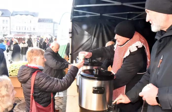 Zlatá neděle na radnici přinesla kouzlo Vánoc