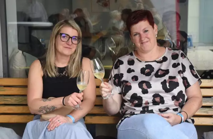 Den vína přilákal navzdory deštivému počasí davy 