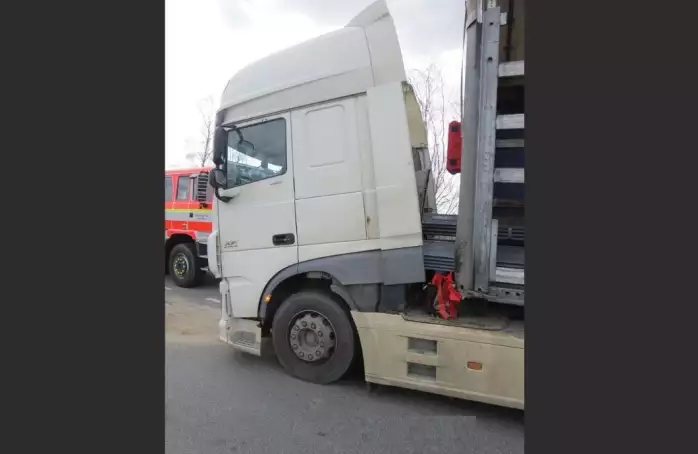 Řidiči se uvolnil náklad, škoda je skoro půl milionu