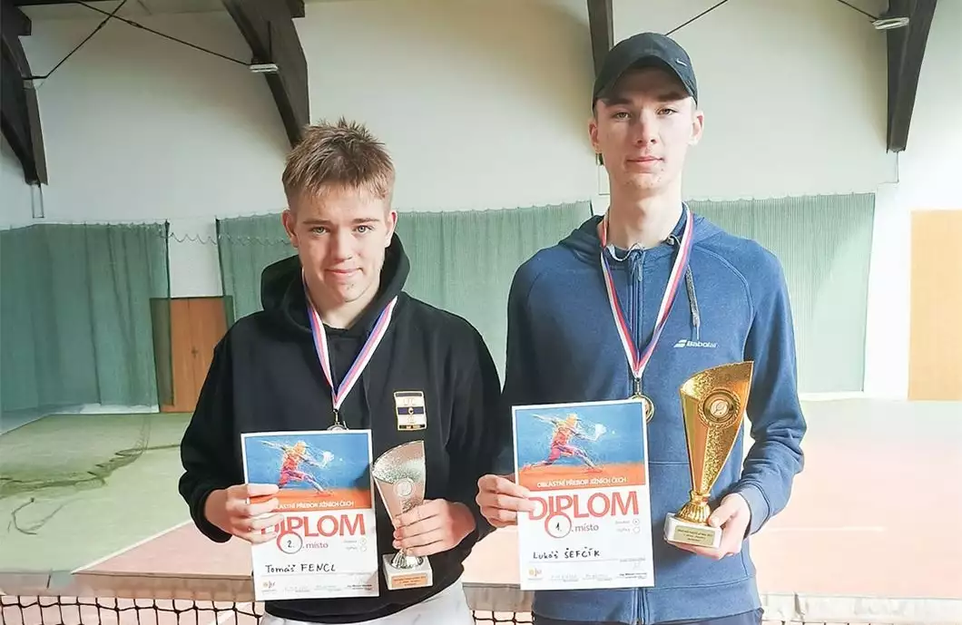 Mladí tenisté sbírali při halových přeborech medaile