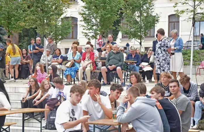 Obchodní akademie připomněla své půlstoleté dějiny
