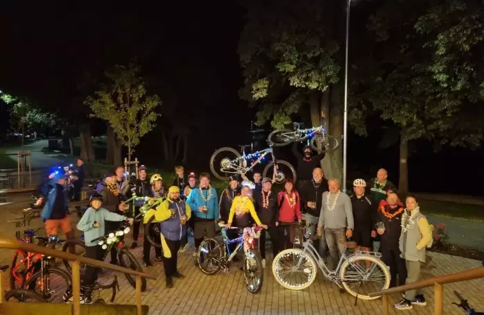 Noční světelná cyklojízda rozzářila Pelhřimov