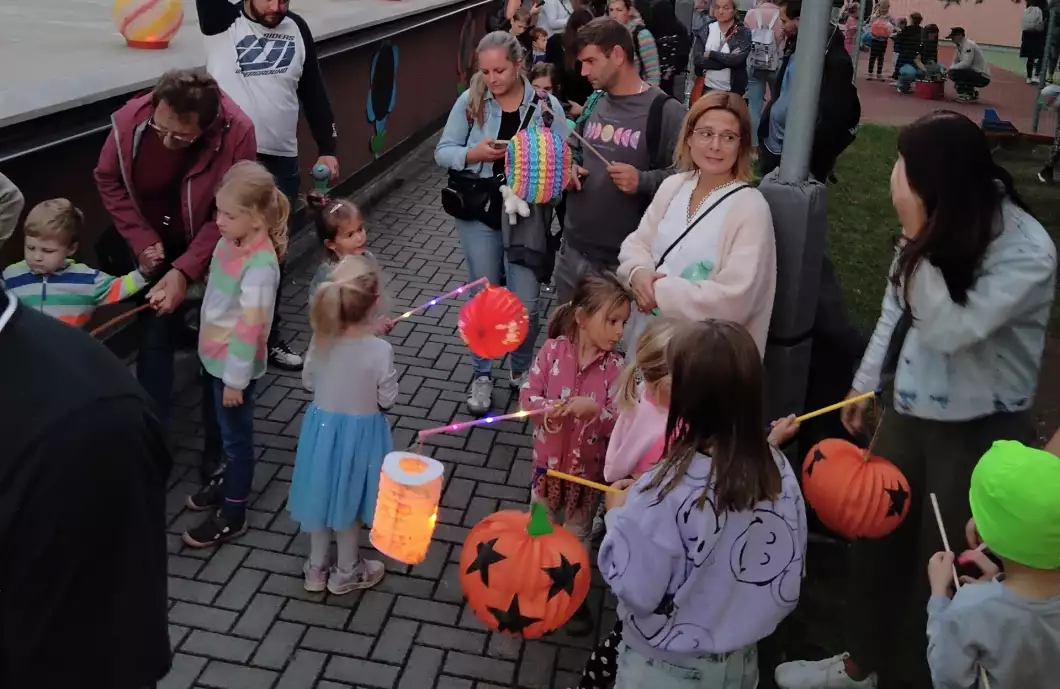V MŠ U Stínadel si užili Lampionovou školku