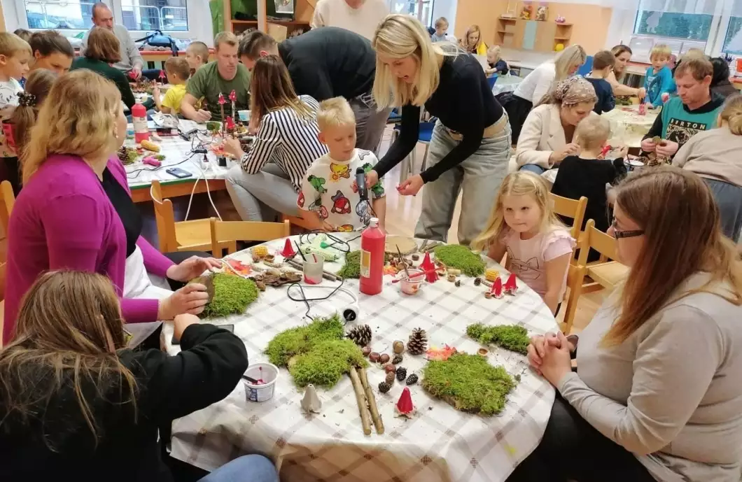 Děti přivítaly podzim společným tvořením s rodiči