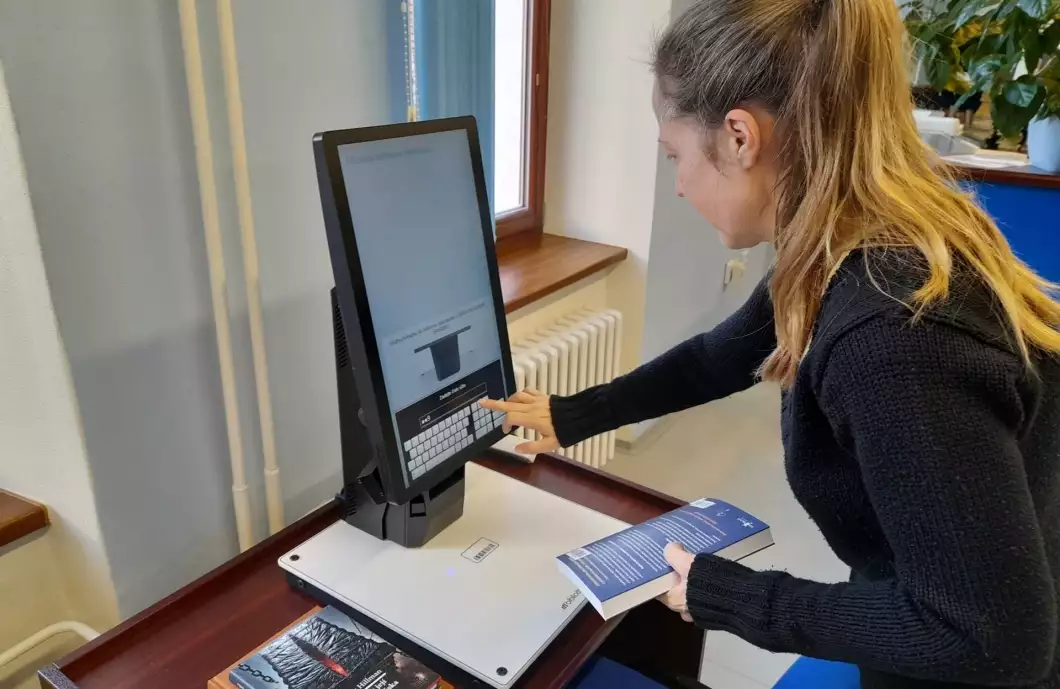 Knihovna zavedla samoobslužné stanice pro čtenáře