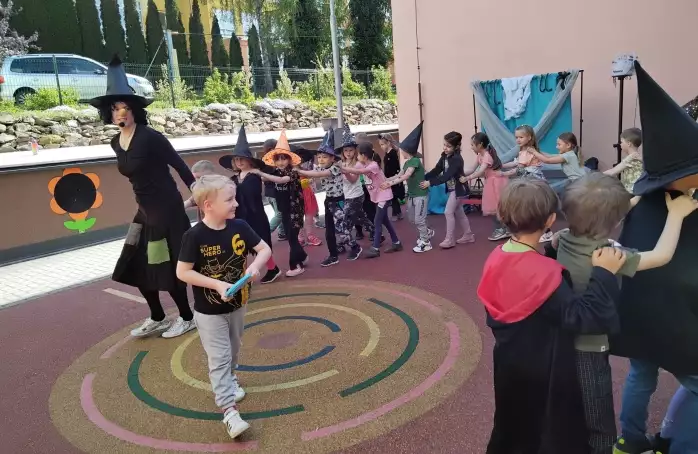 Čarodějnická stezka zavedla děti až k rybníku Stráž