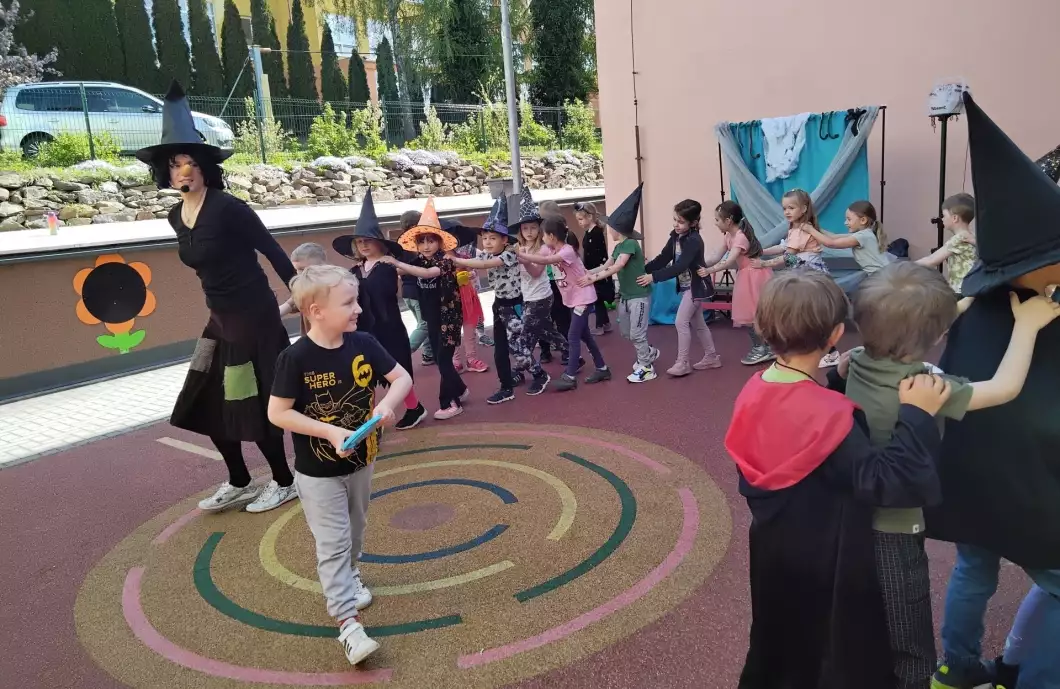 Čarodějnická stezka zavedla děti až k rybníku Stráž