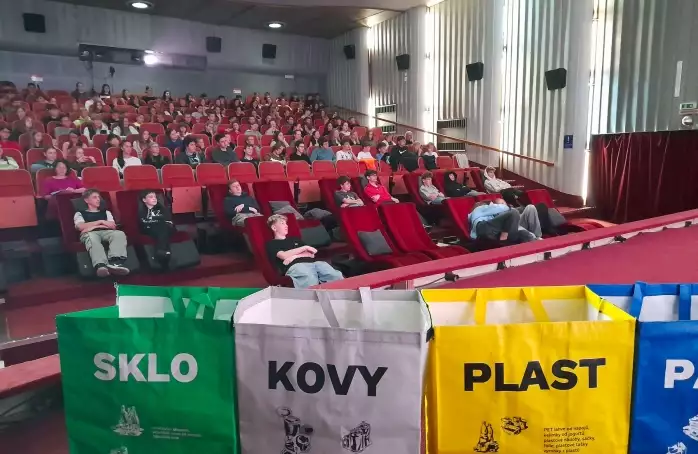 Edukace v kině motivovala žáky k třídění odpadů