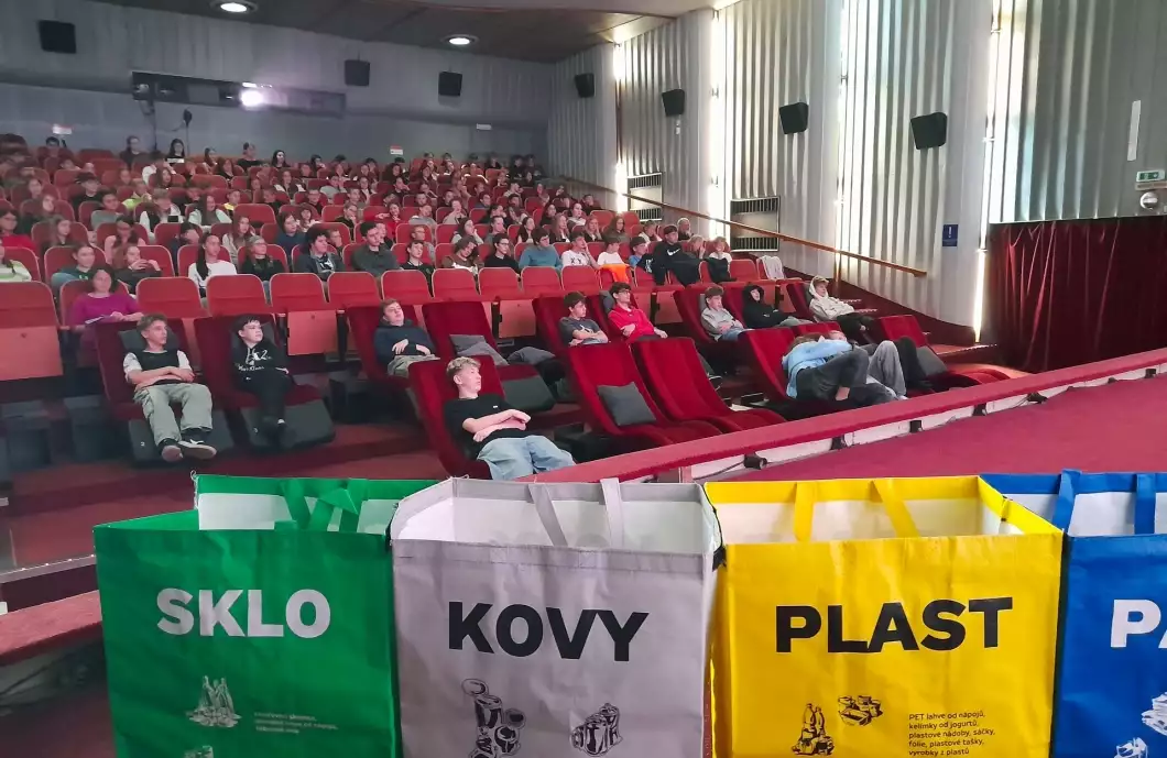 Edukace v kině motivovala žáky k třídění odpadů