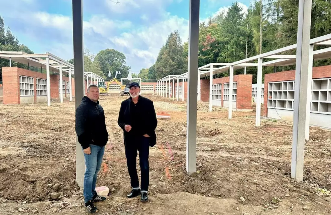Rozšíření městského hřbitova pokračuje podle plánu
