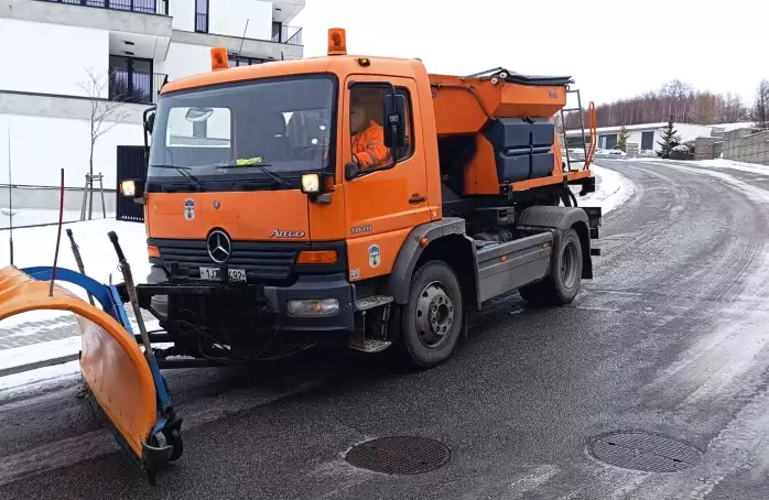 Mráz a sníh výrazně komplikují zimní údržbu