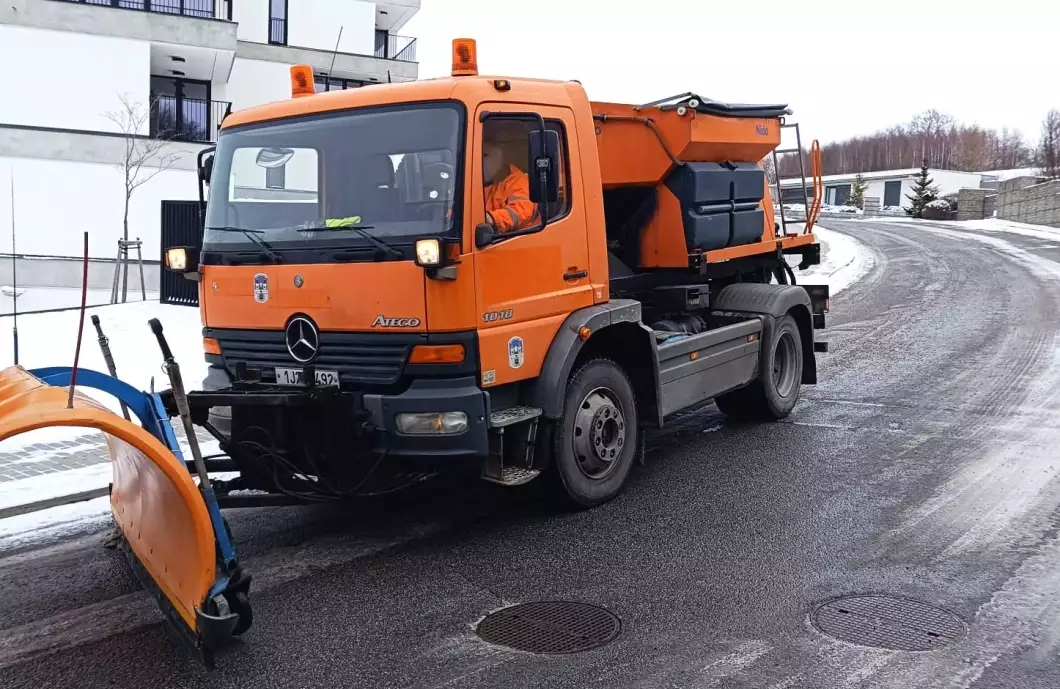 Mráz a sníh výrazně komplikují zimní údržbu