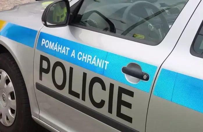 Policisté ženě rozmluvili skok z mostu