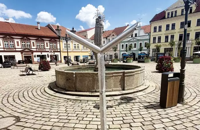 Osvěžení přímo na náměstí. Horké dny zpříjemní mlžítko