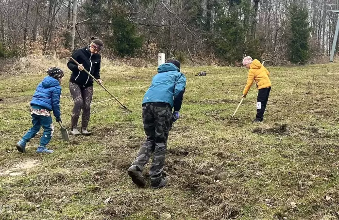 Lyžaři likvidovali spoušť po divokých prasatech