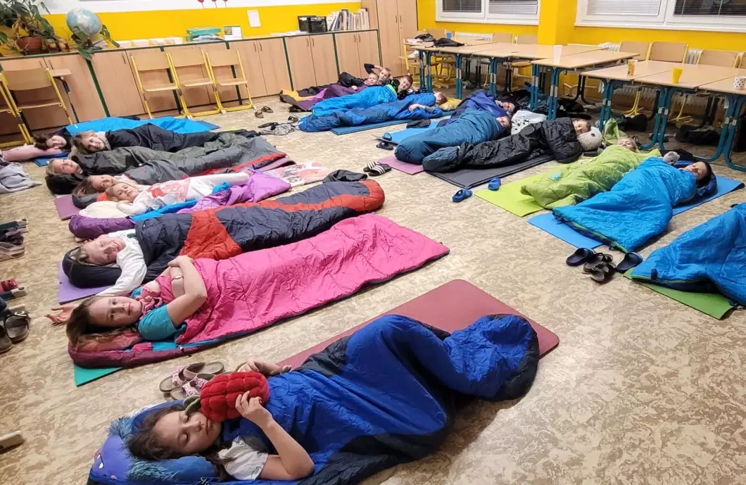 Noc s Andersenem proměnila třídu v pohádku