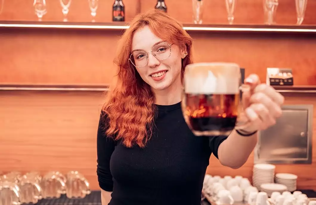 Hladinka, šnyt, mlíko. Studenti se učili čepovat pivo