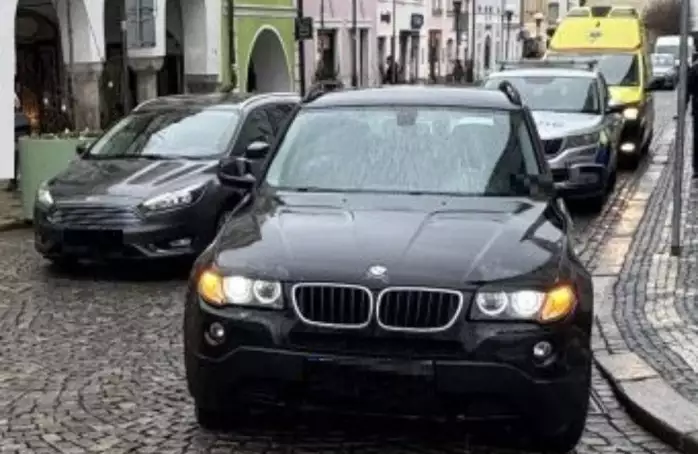 Agresivní muž napadl řidiče na Masarykově náměstí