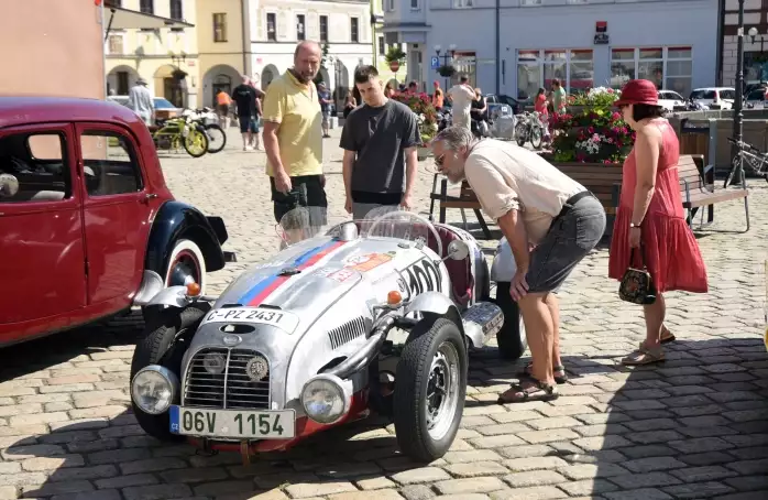 Vodu střídaly melouny. Veterány trápilo extrémní vedro