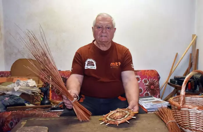 To, co vyrobím, se většinou prodá samo, říká košíkář Karel Sekava