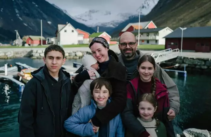 Idyla mezi fjordy končí. Rodinu čeká boj o děti