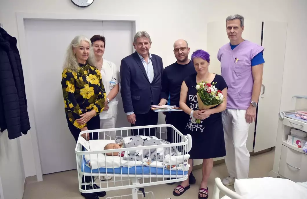 První byla Karolínka. Navštívil ji starosta města