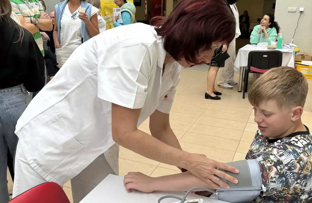 Den zdraví lákal. Do nemocnice přišly stovky lidí