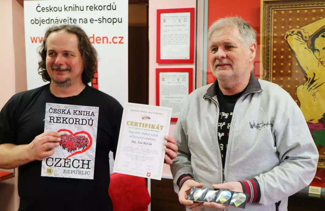 Do Muzea rekordů přibyla sbírka víček od smetánek