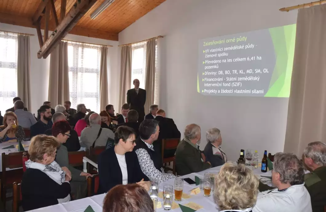 O myslivecký vzdělávací den byl obrovský zájem, pořadatelé museli sehnat větší sál