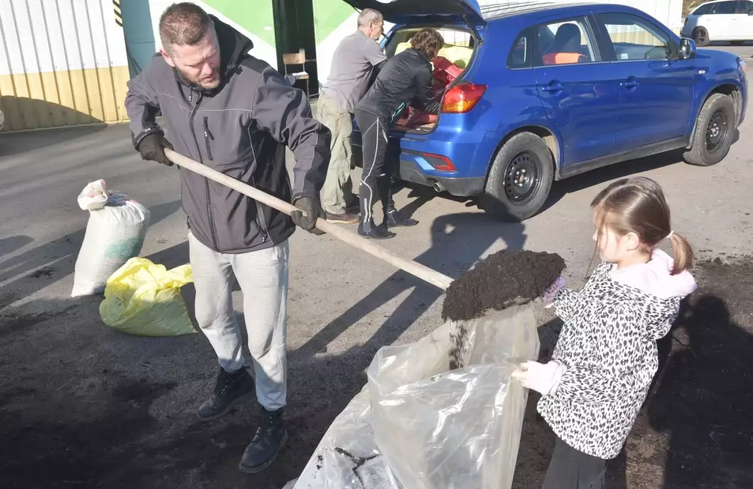 Pytel kompostu mohli lidé získat zdarma