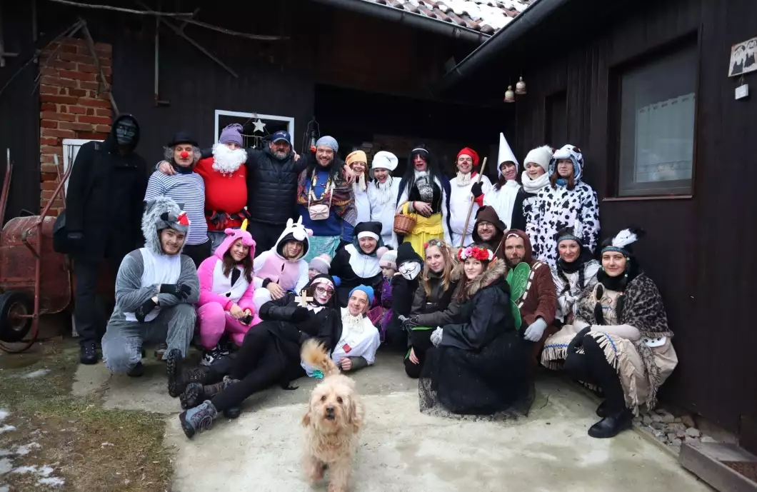 Masopust. Tři desítky masek podpořil flašinet