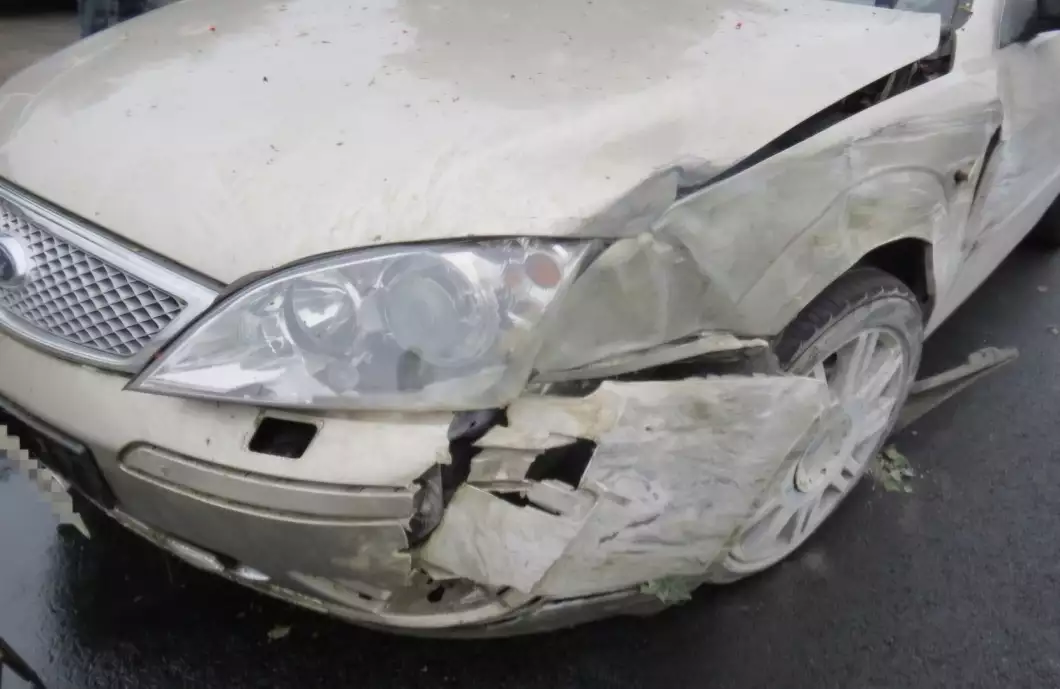 Havaroval v Janovicích. Škoda je více než půl milionu