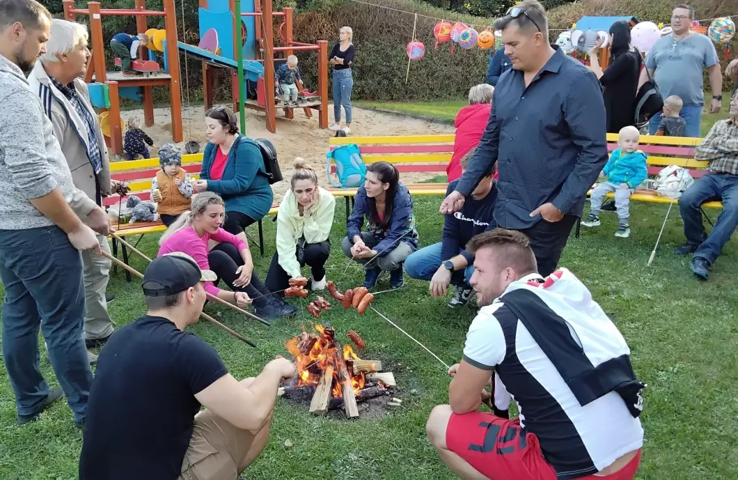 Děti v MŠ U Stínadel pobavila Lampionová školka