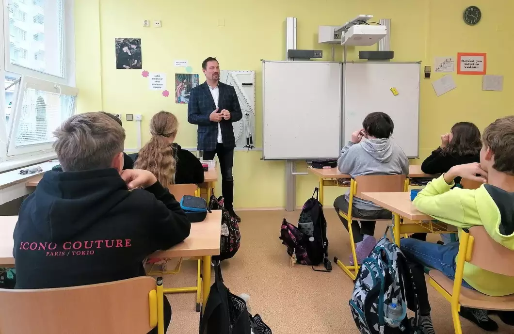 Žákům pověděl o své cestě k povolání lékaře