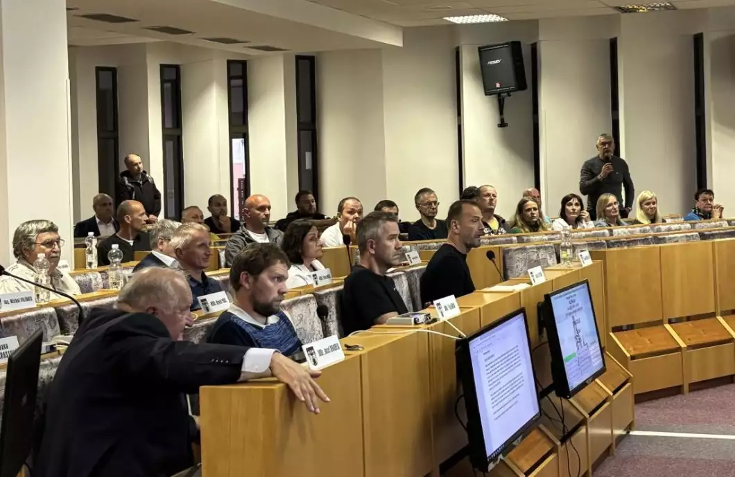 Mimořádné zastupitelstvo bude projednávat referendum