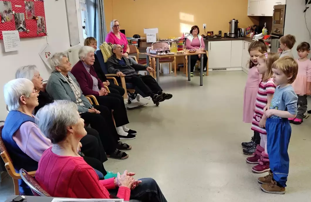 Děti navštívily babičky a dědečky v domově seniorů