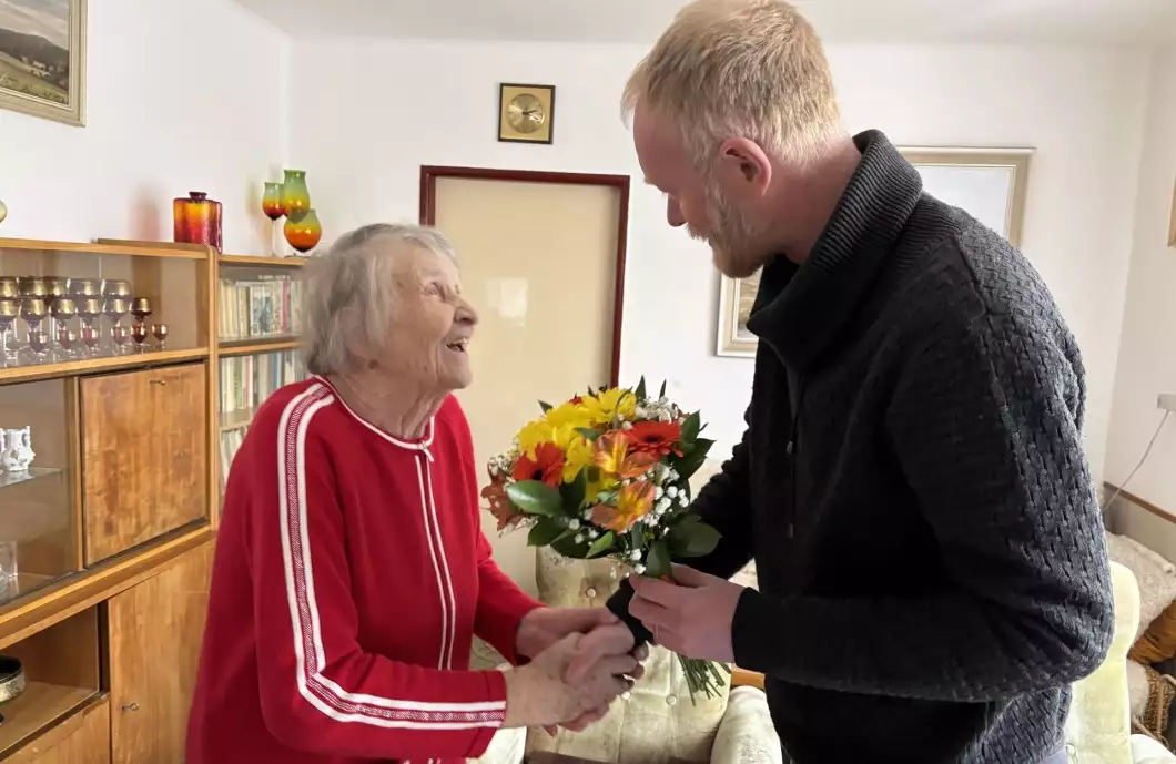 Máme rádi posezení u kávy, svěřila se devadesátnice