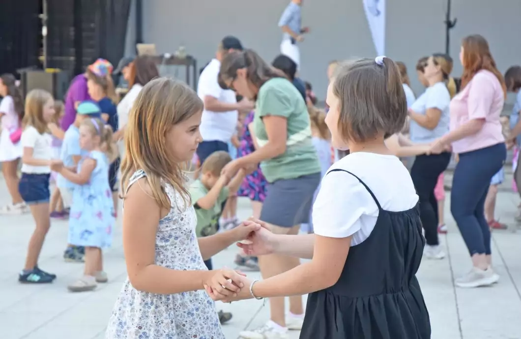 Diskotéka před Májem odstartovala školní rok